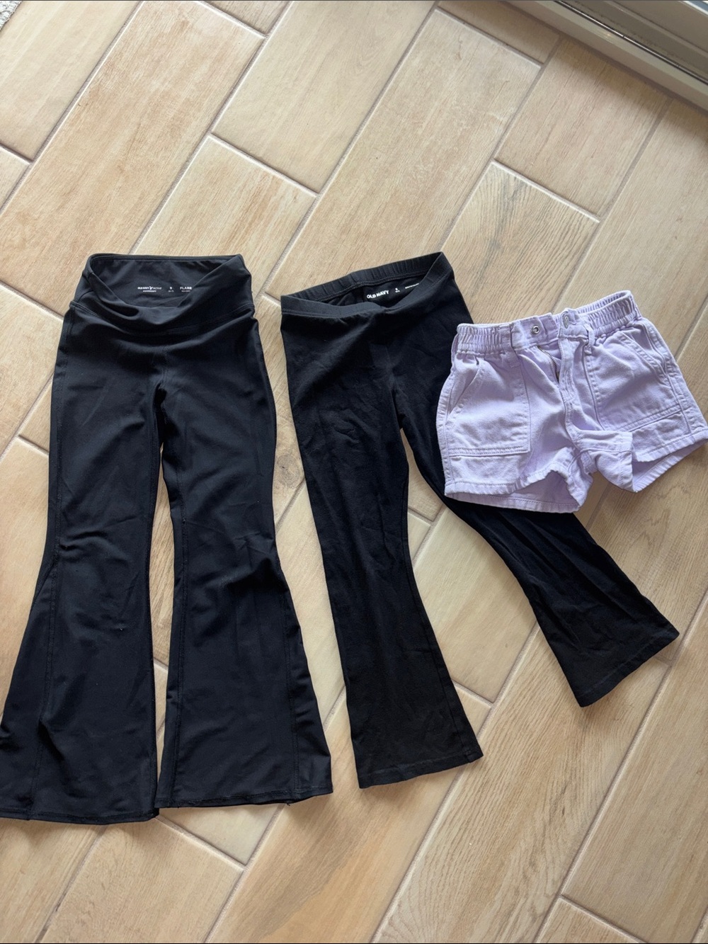 Girl’s Old Navy flare leggings and lavender shorts bundle (x3) size small 6/7